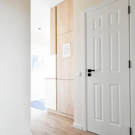 Skyline View - Very - Metro - Washer&dryer Apartman