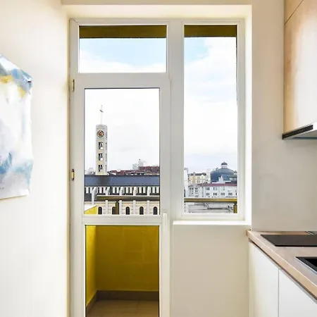 Skyline View - Very - Metro - Washer&dryer Sofía