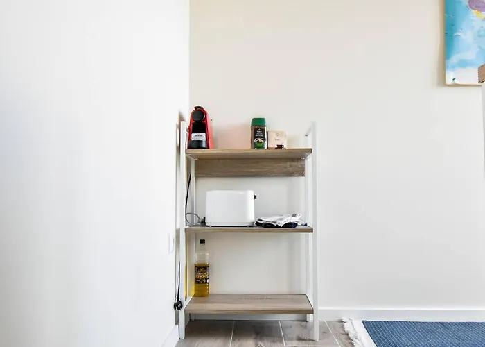 Skyline View - Very - Metro - Washer&dryer *