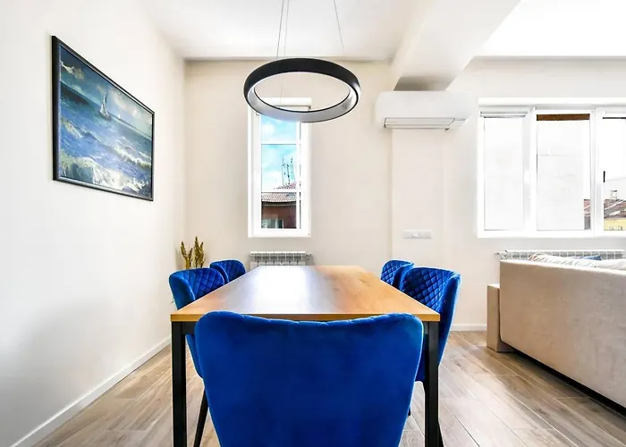 Skyline View - Very - Metro - Washer&dryer Apartment *