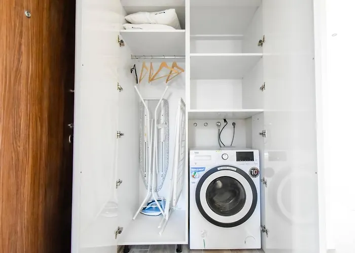 Skyline View - Very - Metro - Washer&dryer Sofia