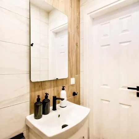 Skyline View - Very - Metro - Washer&dryer *